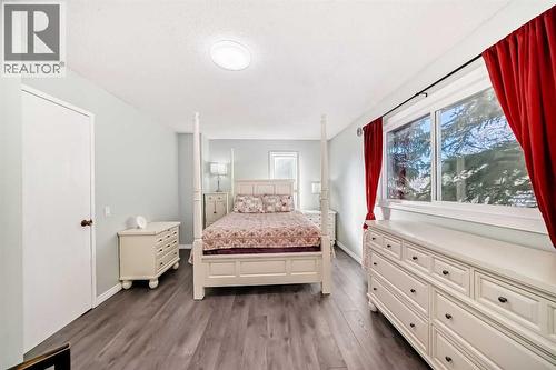 30 Edgewood Rise Nw, Calgary, AB - Indoor Photo Showing Bedroom