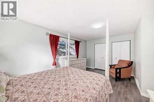30 Edgewood Rise Nw, Calgary, AB - Indoor Photo Showing Bedroom