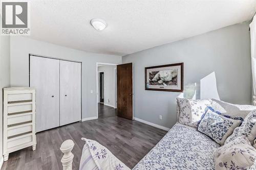 30 Edgewood Rise Nw, Calgary, AB - Indoor Photo Showing Bedroom