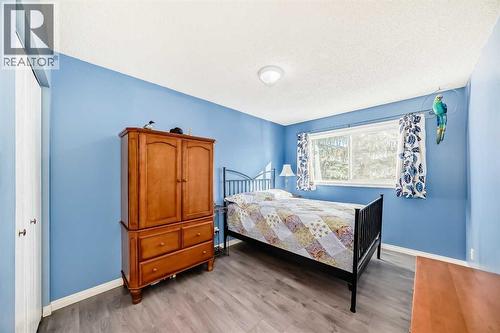 30 Edgewood Rise Nw, Calgary, AB - Indoor Photo Showing Bedroom