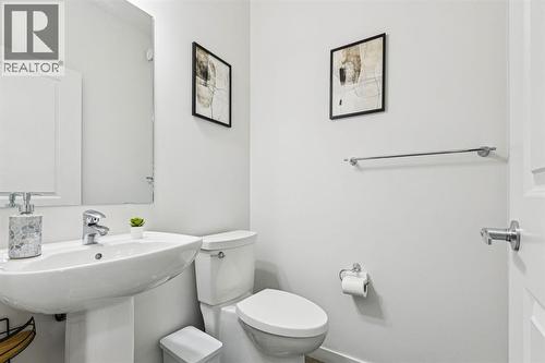 1124 Chinook Gate Bay Sw, Airdrie, AB - Indoor Photo Showing Bathroom