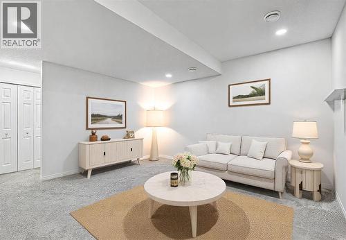 1124 Chinook Gate Bay Sw, Airdrie, AB - Indoor Photo Showing Living Room