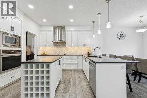 1124 Chinook Gate Bay Sw, Airdrie, AB - Indoor Photo Showing Kitchen With Upgraded Kitchen