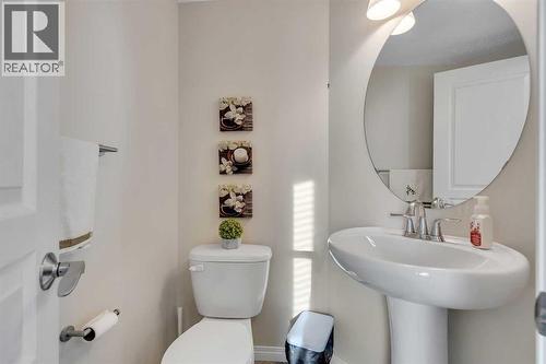 10 Auburn Crest Green Se, Calgary, AB - Indoor Photo Showing Bathroom