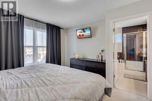 10 Auburn Crest Green Se, Calgary, AB - Indoor Photo Showing Bedroom