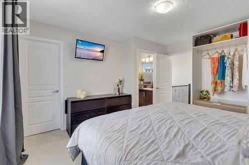 10 Auburn Crest Green Se, Calgary, AB - Indoor Photo Showing Bedroom