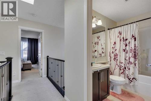 10 Auburn Crest Green Se, Calgary, AB - Indoor Photo Showing Bathroom