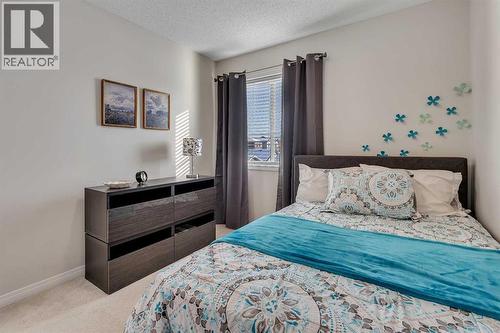 10 Auburn Crest Green Se, Calgary, AB - Indoor Photo Showing Bedroom