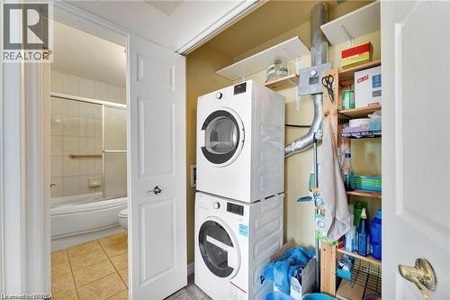 793 Colborne Street E Unit# 207, Brantford, ON - Indoor Photo Showing Laundry Room