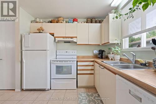 72 Blanchard Crescent, London North (North I), ON - Indoor Photo Showing Kitchen With Double Sink
