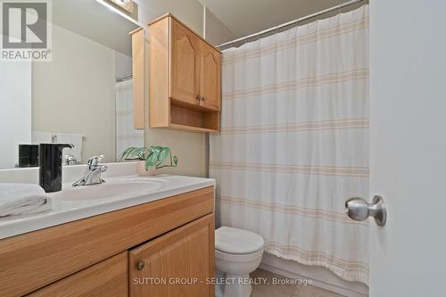 72 Blanchard Crescent, London North (North I), ON - Indoor Photo Showing Bathroom