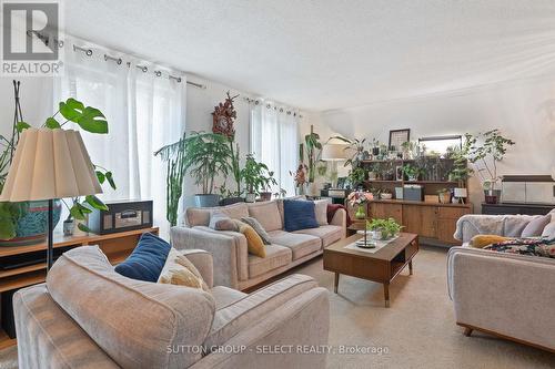 72 Blanchard Crescent, London North (North I), ON - Indoor Photo Showing Living Room