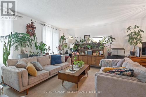 72 Blanchard Crescent, London North (North I), ON - Indoor Photo Showing Living Room