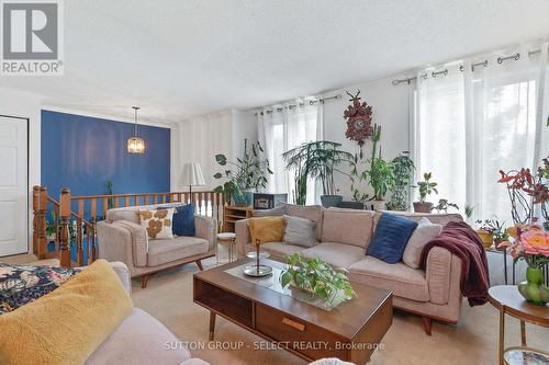72 Blanchard Crescent, London North (North I), ON - Indoor Photo Showing Living Room