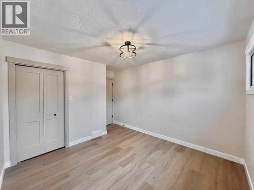 146 Springwood Drive Sw, Calgary, AB - Indoor Photo Showing Other Room