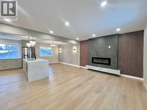 146 Springwood Drive Sw, Calgary, AB - Indoor With Fireplace