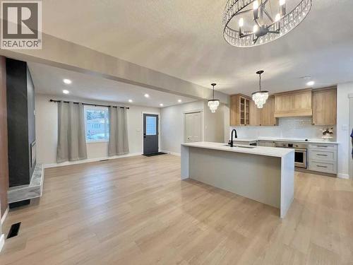 146 Springwood Drive Sw, Calgary, AB - Indoor Photo Showing Kitchen