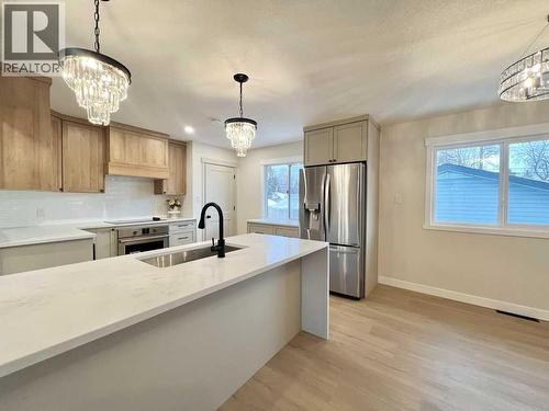146 Springwood Drive Sw, Calgary, AB - Indoor Photo Showing Kitchen