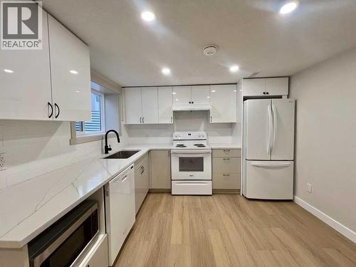 146 Springwood Drive Sw, Calgary, AB - Indoor Photo Showing Kitchen