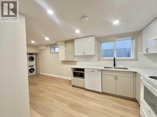 146 Springwood Drive Sw, Calgary, AB - Indoor Photo Showing Kitchen