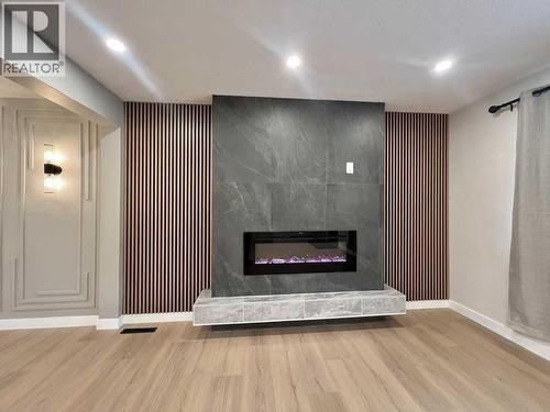 146 Springwood Drive Sw, Calgary, AB - Indoor With Fireplace