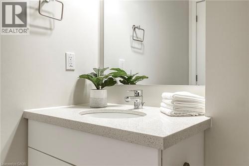 690 King Street W Unit# 101, Kitchener, ON - Indoor Photo Showing Bathroom