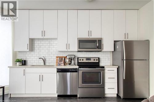 690 King Street W Unit# 101, Kitchener, ON - Indoor Photo Showing Kitchen With Upgraded Kitchen