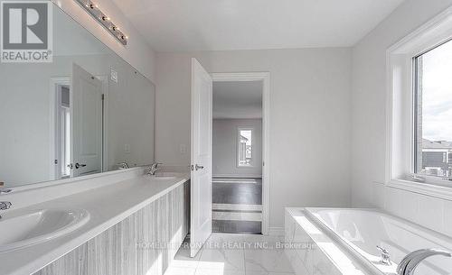 145 Terry Fox Drive, Barrie, ON - Indoor Photo Showing Bathroom
