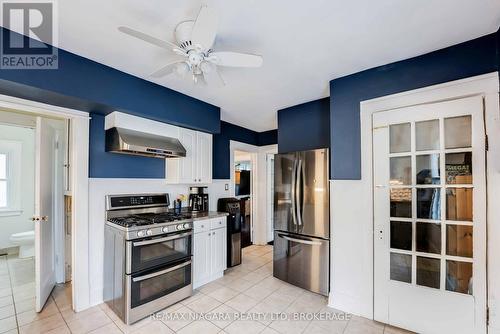 5078 Armoury Street, Niagara Falls (Cherrywood), ON - Indoor Photo Showing Kitchen