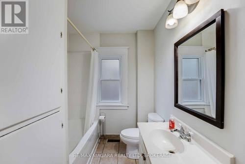 5078 Armoury Street, Niagara Falls (Cherrywood), ON - Indoor Photo Showing Bathroom