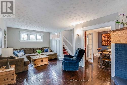5078 Armoury Street, Niagara Falls (Cherrywood), ON - Indoor Photo Showing Living Room