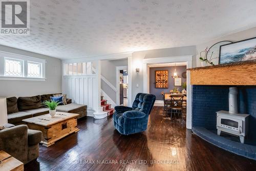 5078 Armoury Street, Niagara Falls (Cherrywood), ON - Indoor Photo Showing Living Room With Fireplace