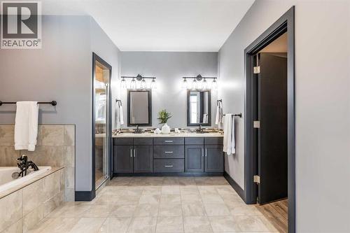 22 Palisades Lane Ne, Medicine Hat, AB - Indoor Photo Showing Bathroom