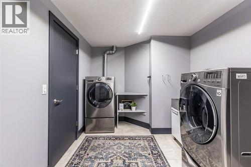 22 Palisades Lane Ne, Medicine Hat, AB - Indoor Photo Showing Laundry Room