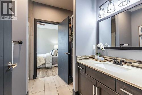 22 Palisades Lane Ne, Medicine Hat, AB - Indoor Photo Showing Bathroom