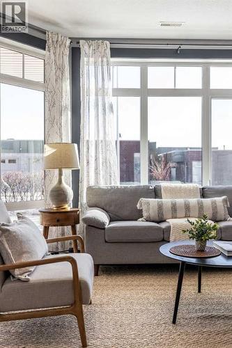 22 Palisades Lane Ne, Medicine Hat, AB - Indoor Photo Showing Living Room