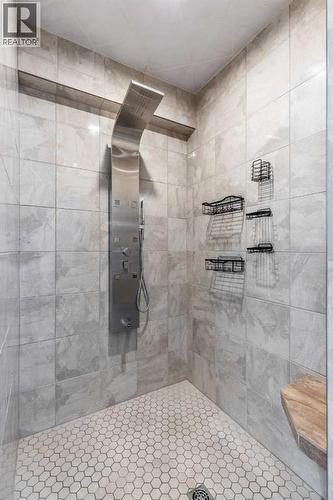 22 Palisades Lane Ne, Medicine Hat, AB - Indoor Photo Showing Bathroom