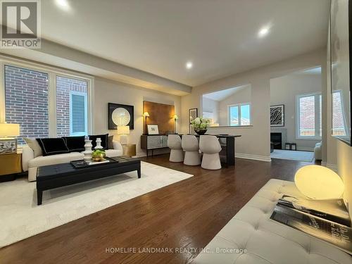 829 Langford Boulevard, Bradford West Gwillimbury, ON - Indoor Photo Showing Living Room
