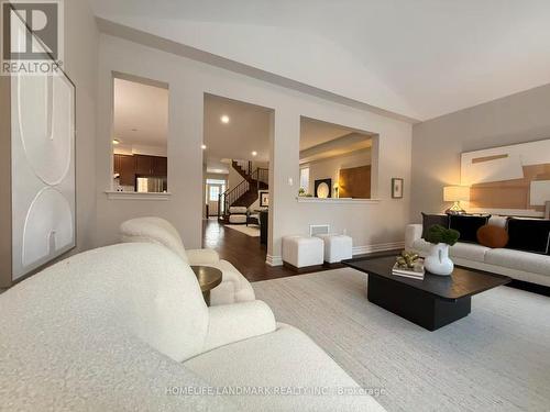 829 Langford Boulevard, Bradford West Gwillimbury, ON - Indoor Photo Showing Living Room