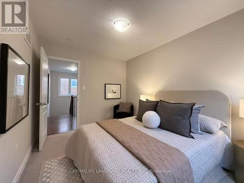 829 Langford Boulevard, Bradford West Gwillimbury, ON - Indoor Photo Showing Bedroom