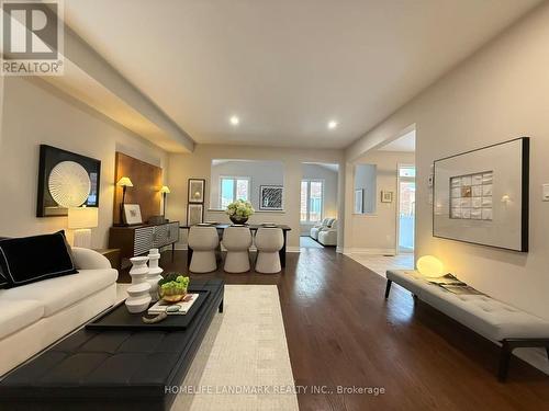 829 Langford Boulevard, Bradford West Gwillimbury, ON - Indoor Photo Showing Living Room