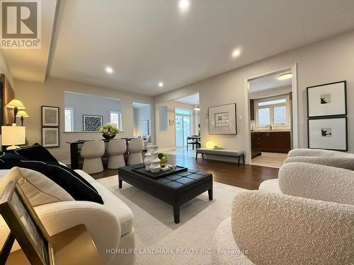 829 Langford Boulevard, Bradford West Gwillimbury, ON - Indoor Photo Showing Living Room