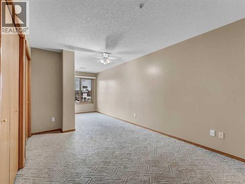 208, 1182 Southview Drive Se, Medicine Hat, AB - Indoor Photo Showing Other Room