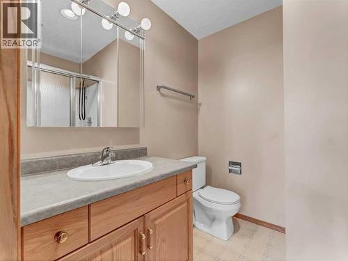208, 1182 Southview Drive Se, Medicine Hat, AB - Indoor Photo Showing Bathroom