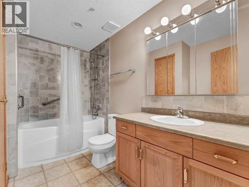 208, 1182 Southview Drive Se, Medicine Hat, AB - Indoor Photo Showing Bathroom