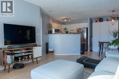 206, 2000 Citadel Meadow Point Nw, Calgary, AB - Indoor Photo Showing Living Room