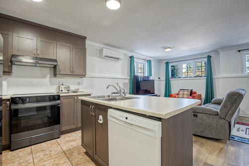 Cuisine - 102-554 Ch. Du Grand-Bernier N., Saint-Jean-Sur-Richelieu, QC - Indoor Photo Showing Kitchen With Double Sink