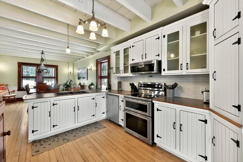 Cuisine - 57 Mtée De L'Église, Mille-Isles, QC - Indoor Photo Showing Kitchen With Upgraded Kitchen