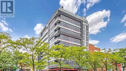 706 - 10 WILLISON SQUARE  Toronto, ON M5T 2E5