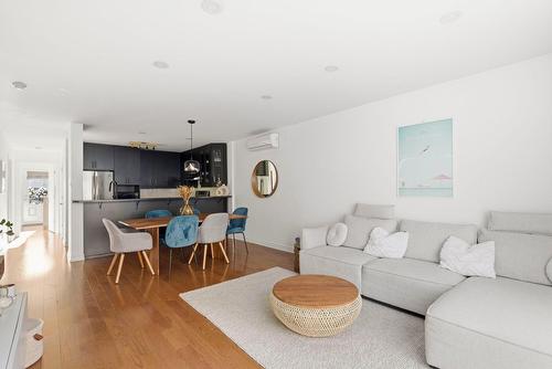 Salon - 3-2032 Rue Viau, Montréal (Mercier/Hochelaga-Maisonneuve), QC - Indoor Photo Showing Living Room